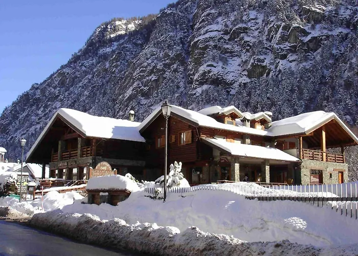 Apartment In Near Area *